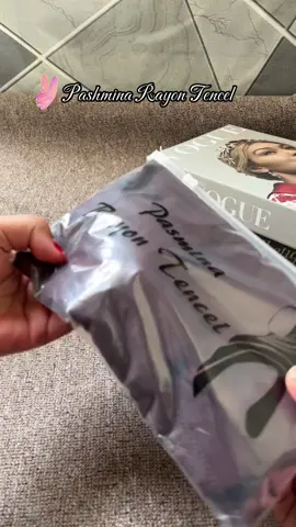 Pashmina rayon tencel dijamin anti gagal, bahan yang sangat lembut, flowly, udah lah secinta itu sama bahan pashmina satu ini❤️❤️#pashminakaostencel #pashmirayon #pashminatencel 