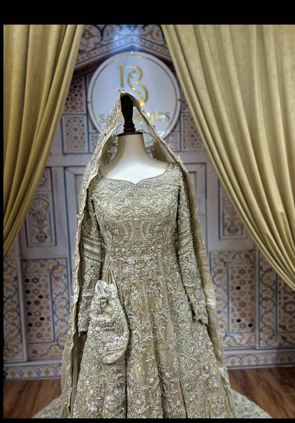 𝐒𝐔𝐅𝐅𝐔𝐒𝐄  Wrapped in dreams and draped in the timeless artistry of Suffuse, this look is not just a dress, it’s a moment, a memory, and a masterpiece all at once. From the intricate handwork to the luxurious fabric that flows like poetry with every step, this ensemble speaks of grace, heritage, and unparalleled craftsmanship.  Now available exclusively at SASSY BRIDES! For inquiries or bookings: ☎️ 0323 4827085 📍F-10/2, Islamabad. [ SassyBrides, Sassythrift, FarahTalibAziz, IslamabadBrides, PakistaniWeddings, LuxuryOnRent, DesignerBridalWear, BridalLook2025, WeddingSeasonPakistan, RentTheLook, SassyAndStylish, BridalReel, DreamyBride, ShaadiSeason, PakistaniBrideGoals, BridalFashion, NikkahLook, ValimaStyle, BridalInspo, WeddingVibes, DesiBrideDiaries, ViralReelsPakistan, BridalReel, rentaldresses, viralvideo, foryou, instadaily, instagrowth, explore, igreach, LikeShareComment, SaveThisPost, SharelfYOuAgree, viralreels, Explorepage, instaviral ]