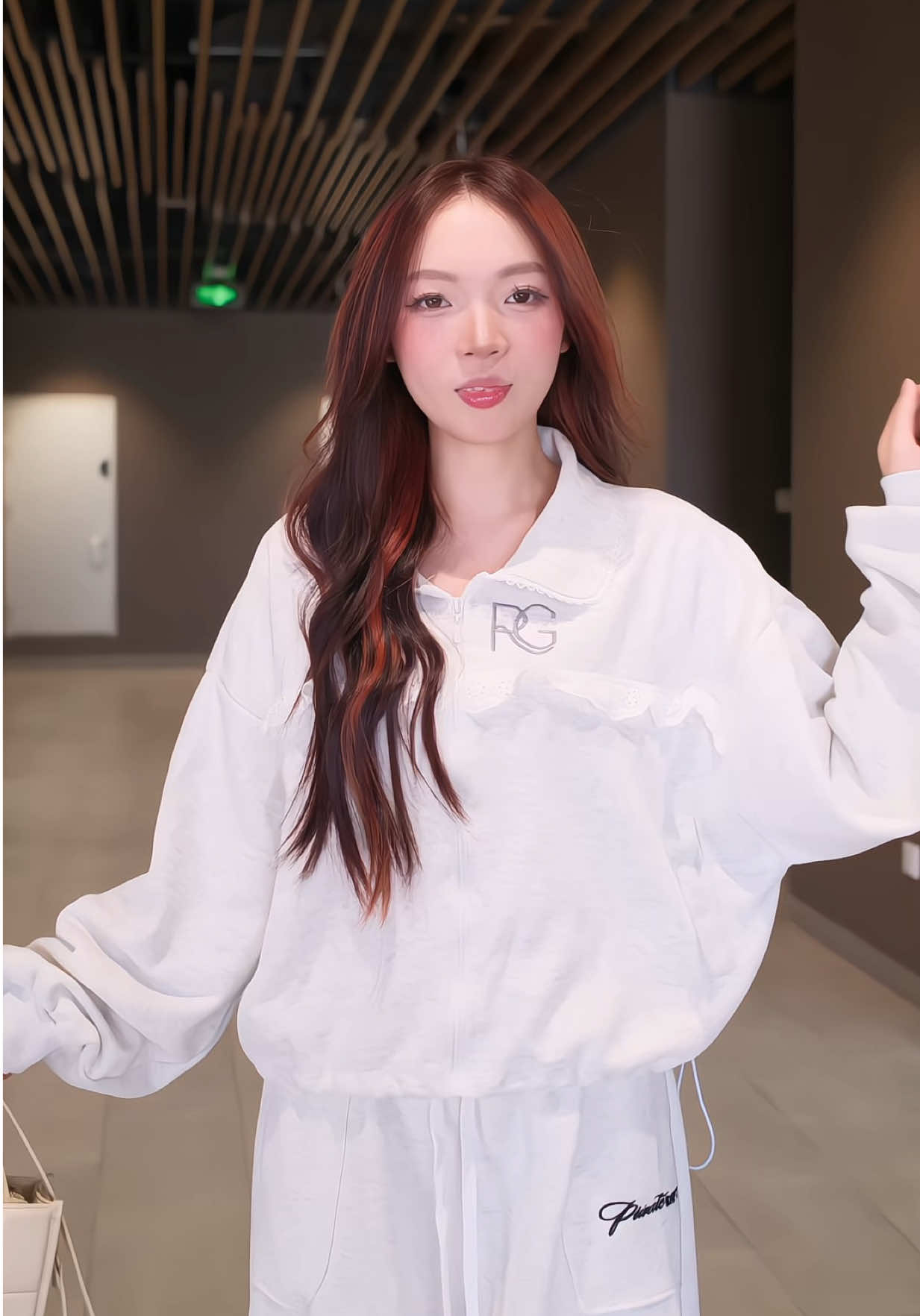Áo khoác hai da phối ren xinh xắn có thể mặc được cả 4 mùa lun 🥰 #hoodie #fyp #OOTD #outfit #phoidoxinh 