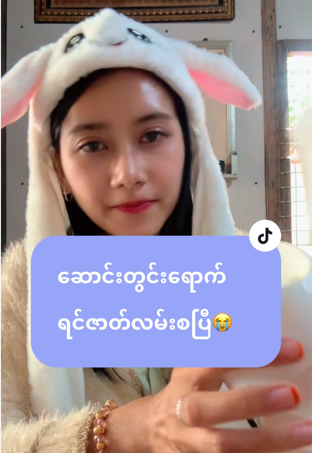 🔥ရေနွေးငွေ့ရှူခြင်းရဲ့ အကျိုးကျေးဇူးများ💨🫖 1️⃣အသက်အရွယ်မရွေးဖြစ်သော အသက်ရှူလမ်းကြောင်း ပိတ်ခြင်းကို သက်သာစေနိုင်ပြီး  အအေးမိခြင်း သို့မဟုတ် ဓာတ်မတည့် ခြင်းကဲ့သို့သော အခြေအနေများမှ သက်သာရာရစေသည်။  2️⃣ကလေးငယ်များနှင့်သက်ကြီးရွယ်အိုများအတွက်၊ ရေနွေးငွေ့သည် ပိုမိုကောင်းမွန်သော အသက်ရှုခြင်းနှင့် ပြေလျော့စေခြင်းတို့ကို မြှင့်တင်ရာတွင် အထောက်အကူပြုနိုင်သည်။  3️⃣ချွေးပေါက်များကို ပွင့်စေပြီး သွေးလှည့်ပတ်မှုကို မြှင့်တင်ပေးပြီး အသားအရေကို ရေဓာတ်ကို မြှင့်တင်ပေးကာ သင့်အသားအရေကို ပိုမိုကျန်းမာသောအသွင်အပြင်ကို ရရှိစေပါသည်။  ရေနွေးငွေ့သည်ကျန်းမာရေးနှင့် အလှအပအတွက် အကျိုးကျေးဇူးများစွာကို ပေးစွမ်းနိုင်ပါတယ်💁🏻‍♀️  အကျိုးကျေးဇူးများစွာရှိသောရေနွေးငွေ့ကို အသုံးပြုဖို့သင့်လျော်သောကိရိယာများကိုအသုံးပြု၍ ဘေးကင်းမှု့ထည့်သွင်းစဉ်းစားရန် အရေးကြီးတယ် အပူလောင်ခြင်း သို့မဟုတ် ယားယံခြင်းများကို ရှောင်ရှားရန်  India 🇮🇳 နိုင်ငံထုတ် Handy Vap #ရေနွေးငွေ့ရှူစက် လေး သုခစံ Online Mart မှာ မှာယူနိုင်ပါပြီ  ဆေးရည်လဲထည့်ရှုလို့ရပါတယ်👌🏻    1လုံး💵 40000💵 ISO 9001:2015 လက်မှတ်ရရှိထားပြီး  BPA Free - No Side Effects   ☎️09-892739991 ☎️09-974208514. ☎️09962148200(Viber/Telegram📱 09 962148200) ကနေဆက်သွယ်မှာယူနိုင်ပါတယ်🥰 #thukhasanonlinemart #နှာစေးနှာပိတ်ခြင်း #ရင်ကြပ် #handyvap @POE - Positive Life @Poe Ei Myat Thwe @Myo Win Oo 