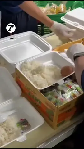 Tàu sân bay kết hợp máy bay cứu hộ lụt ở Thái