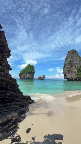Nui Bay looking like a dream - untouched, peaceful, and shining in full paradise mode 🌴💦 📍Phi Phi Island - Krabi , Thailand 🇹🇭  . . #thailandtravel #beachvibes #islandlife #vacations #nature 