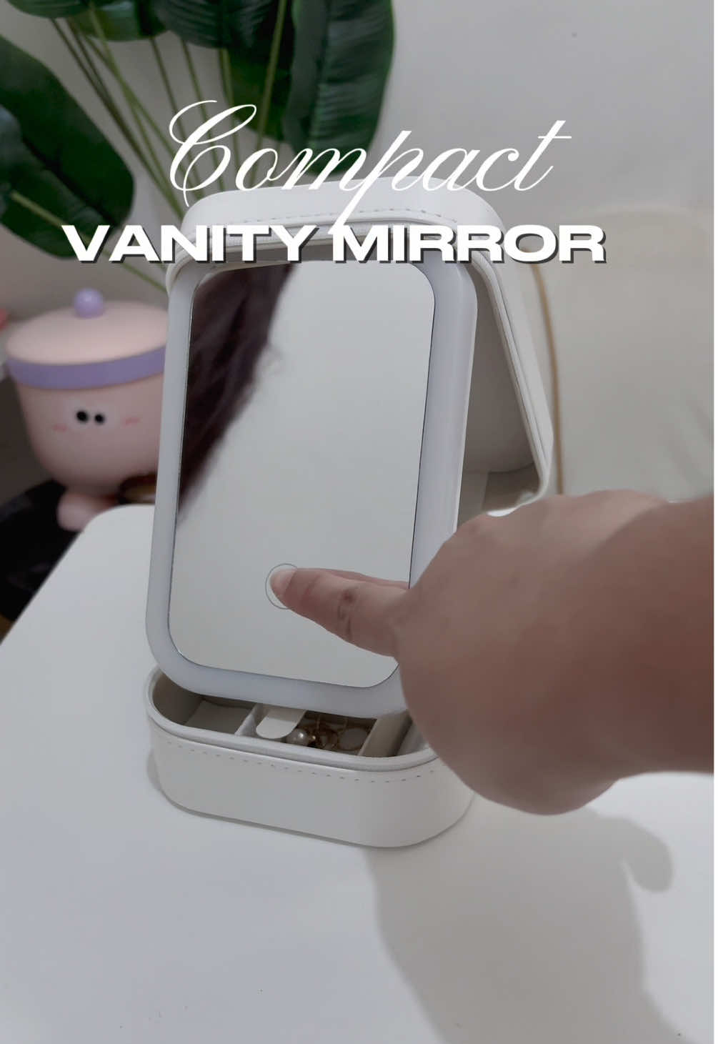 Ang ganda at compact netong mini bag friendly vanity mirror or makeup organizer! yung mirror may 3 modes light na din! perfect kung may occassions or events na pupuntahan pwedeng pwede ding ipangregalo #vanitymirror #makeuporganizer #giftsforher 