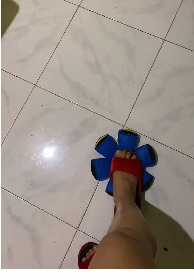 tuwang tuwa na nman c mommy😂 #ball #toyforkids #toys #ufo #tiktokfinds 