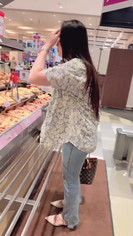 kan gue bilang kepoo bolehh asal jangan soo tempee aliass so teuuuu…😀🤭 udah gue makan dulu tunggu😋