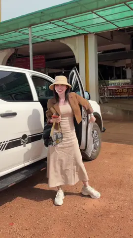 អ្នកអន្លង់វែងស្អាតនោះ