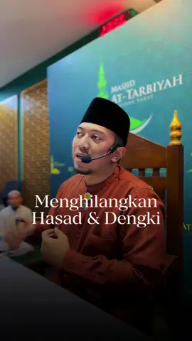 Hasad dan dengki itu seperti racun halus di dalam hati. Pelan-pelan ia mencuri ketenangan, membuat kita sulit bersyukur, dan menjauhkan dari rasa cinta kepada sesama. Kerana itu, menghilangkan hasad dan dengki adalah bagian dari membersihkan jiwa agar lebih dekat kepada Allah. 🍃 وَلَا تَتَمَنَّوْا مَا فَضَّلَ اللَّهُ بِهِ بَعْضَكُمْ عَلَىٰ بَعْضٍ “Dan janganlah kalian iri terhadap karunia yang Allah lebihkan kepada sebagian kalian atas sebagian yang lain…” (QS. An-Nisa: 32) ⸻ Cara menghilangkan hasad dan dengki di hati: • Paksa diri untuk mendoakan kebaikan bagi orang yang kita iri kepadanya: “Ya Allah, berkahilah dia, dan karuniakan juga kebaikan untukku.” • Perbanyak syukur atas nikmat yang sudah Allah titipkan pada kita, sekecil apa pun itu. • Yakin bahawa rezeki sudah tertakar — nikmat orang lain tidak mengurangi jatah kita sedikit pun. • Baca doa perlindungan dari penyakit hati, dan minta kepada Allah agar dibersihkan dari hasad dan kebencian. 🌙 💫 Ebook “Doa-Doa untuk Jiwa yang Ingin Bahagia” 📖 Karya Ustadz Irfan Rizki Haas 🕊 130 halaman doa penyuci hati & penguat jiwa 💬 Termasuk doa-doa khusus untuk menghilangkan hasad, iri, dan penyakit hati lainnya 📩 E-book langsung dikirim ke email, Sahabat ✨ 📱 WA: 0851-7999-7020 🔗 lynk.id/haasstore Semoga Allah lembutkan hati kita, menghilangkan hasad dan dengki, serta menggantinya dengan rasa syukur, ridha, dan cinta pada kebaikan saudara seiman. #MenghilangkanHasad #MembersihkanHati #RezekiTertakar #DoaBahagia #UstadzIrfanRizkiHaas  