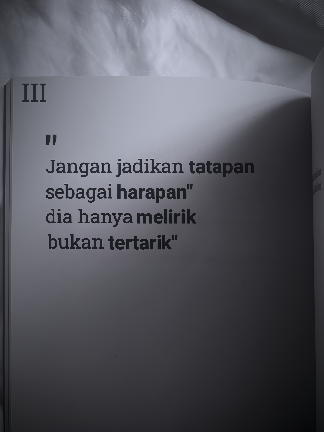 | Payphone🥀.                                        dia menatapmu karena ada mata, bukan ada rasa🥀😌.                                 #songs #lyrics #liriklagu #payphone #xyzbca 