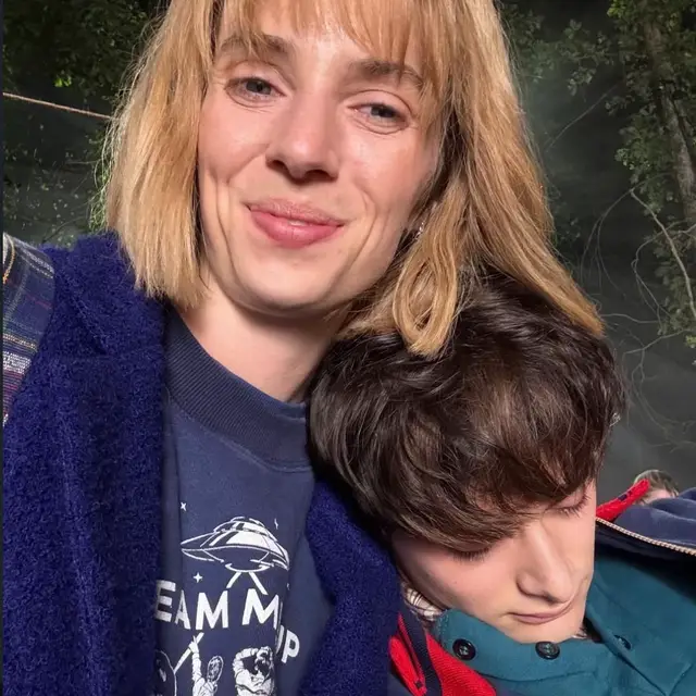 #mayahawke and #noahschnapp in bts of #strangerthings5 🥺