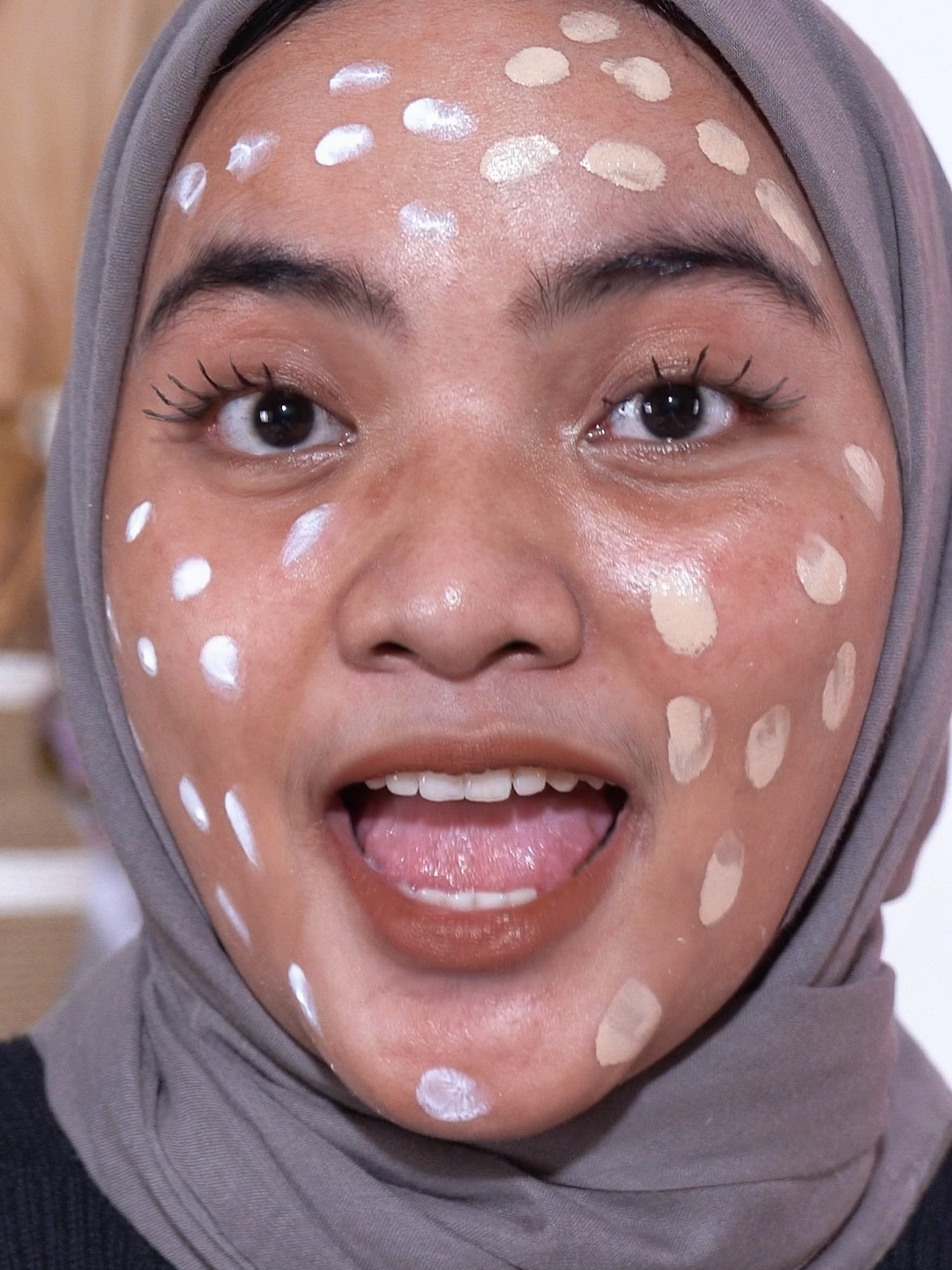 full senyum, ketemu tone up cream yang gak bikin abu-abu. fyi untuk hasil bisa berbeda ya di tiap kulit シ゚ - - - Btw jangan tertipu sama produk yang tidak ori & Untuk link OFFICIAL ACCOUNT PERFACE ada di bio ya - #perfacetoneupcream #toneupcream #toneup #cerahnatural #lewatberanda #fyp #transisimakeup #transition