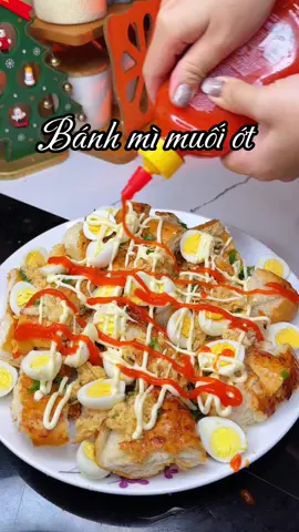 Bánh mì nướng muối ớt ,bữa sáng nhanh gọn mà ngon 😋😋#anvat #homnayangi #anngonnaugon #banhminuongmuoiot #tenro 