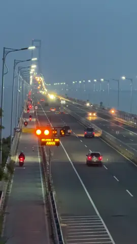 Dlu yg sering main kelereng di halaman rumah skrg lagi merantau dimna?#suramadu #fyp #vibesperantau 