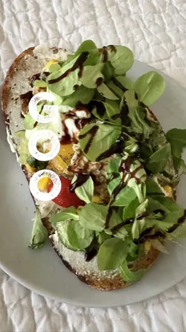 Petit moment douceur pour bien commencer la journée 🤍 Je choisis la paix, la simplicité et des habitudes qui me font avancer.  #goodmorning #healthylife #bienetre #fyp #foodaesthetic 