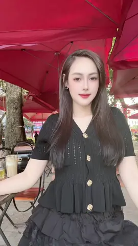 Đừng đăng thành tích của bạn lên, hãy ăn chơi và tiệc tùng để cho mọi người nghĩ là bạn k có tương lai 😅