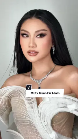 Chuyên viên Team Quân Pu đồng hành cùng đại diện Việt Nam Nguyễn Hoàng Phương Linh tại buổi shooting Glamshoot Miss Cosmo 2025 ✨ Starring: Miss Cosmo VIETNAM 💄 Makeup: Đào Như Quỳnh Team Quân Pu 💇‍♀️ Hairstylist: Quốc Duy Team Quân Pu #QuanNguyenPuLeAcademy #QuanNguyenPuLe #QuanPuteam #QuanNguyenPuLeBeautyAgency #MissCosmo   