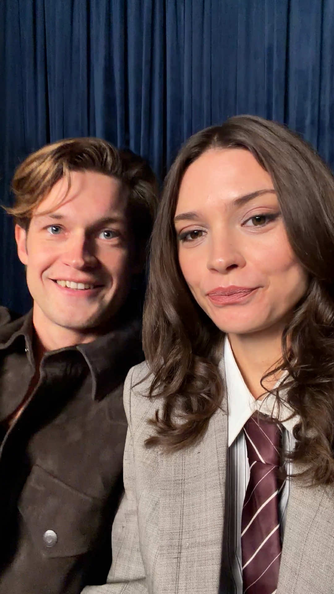 60 sekunden ohne füllwörter? damian & harriet: say no more 😂 #MaxtonHall staffel 2 jetzt bei prime video! 🩷 🍿#MaxtonHallOnPrime #WhatToWatch #MonaKasten  🍿Maxton Hall, Mona Kasten, Save Me, Damian Hardung, Cyril Vega, Ben Felipe, Harriet Herbig-Matten, Ruby Bell @Harriet Herbig-Matten #DamianHardung 