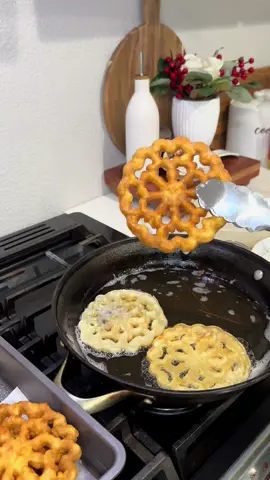 Make buñelos de viento with me✨. . . . #buñuelos #cocinaconmigo #paratiiiiiiiiiiiiiiiiiiiiiiiiiiiiiii #fyp #buñuelosdeviento 