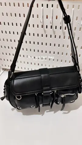 My current fav go to bag 🖤#leatherbag #shoulderbag #slingbag #black 