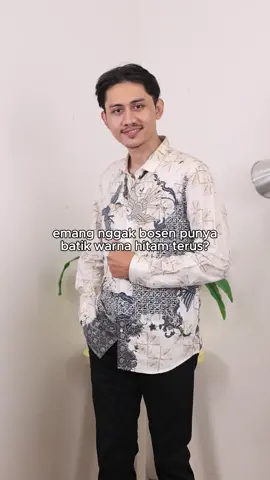 Punya batik di lemari jangan cuma warna hitam aja, nih kemeja batik SHEVTA warna white yang bisa jadi salah satu koleksi di lemari kamu😎 Checkout di keranjang kuning yaa🛒 #payday #paydaysale #kemejapria #bajupria #ootdpria 