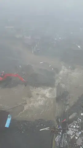 Bencana Alam di kabupaten Bener Meriah Aceh, intensitas curah hujan tinggi membuat banyak titik jembatan terputus, dalam footage video ini adalah lokasi di jembatan Lampahan kecamatan Timang Gajah kabupaten Bener Meriah. untuk saat ini banyak jembatan terputus sehingga transportasi, komunikasi dan listrik drop total, saya akses internet dari starlink nebeng sama temen  #banjir #benermeriah #jembatanputus #longsor 