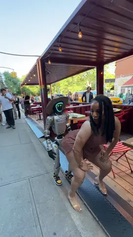 Robots core🤖🤣 #robot #fyp #funnyvideos #foryou #fail #tiktok 