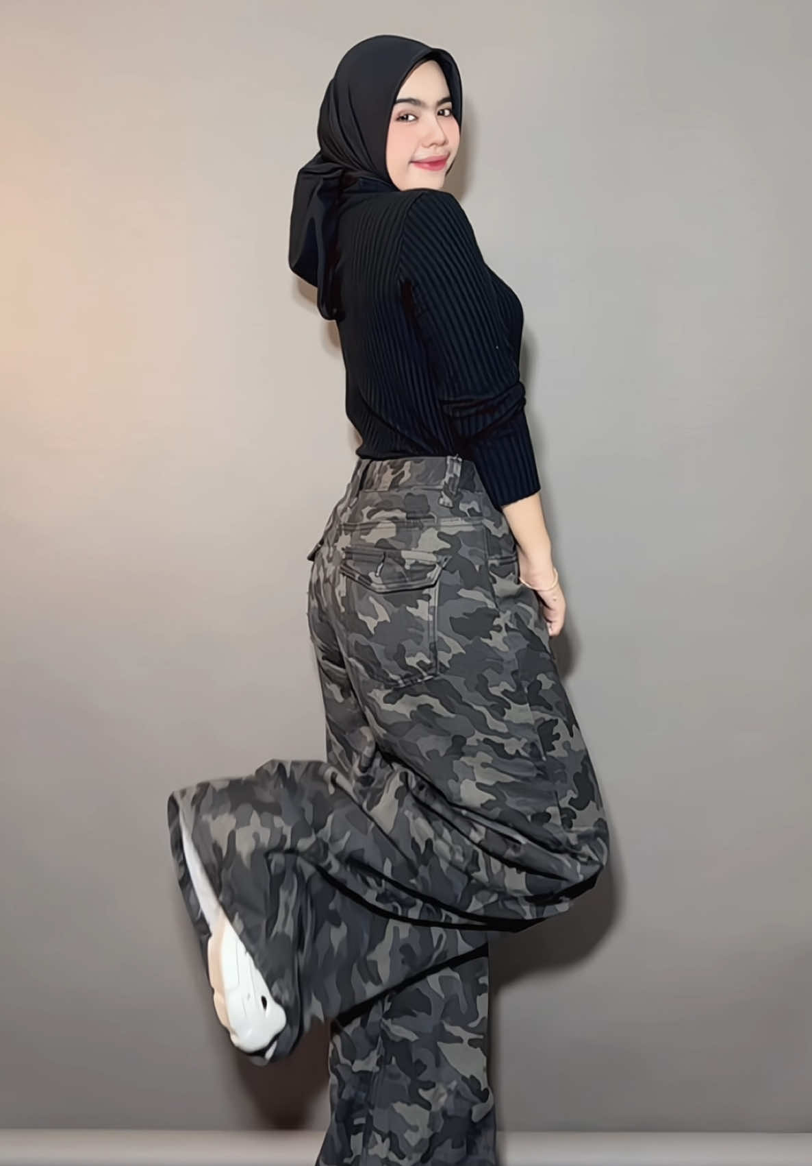 Aaarrrgghh celananya kerrren bgt🥵 #celanahighwaist #celanawanita #celanakekinian #ootdfashion #ootdinspo 