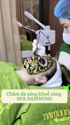 Càng lớn tuổi thì các vấn đề về da càng hiện rõ , nên vừa kết hợp bôi thoa thì Lynn còn đi chăm da tại Spa NamNung để tân trang làn da . Mới đi có vài buổi mà da trộm vía lắm á mấy bà ưi . #namnung #namnungbeauty #namnungbeautyspa 
