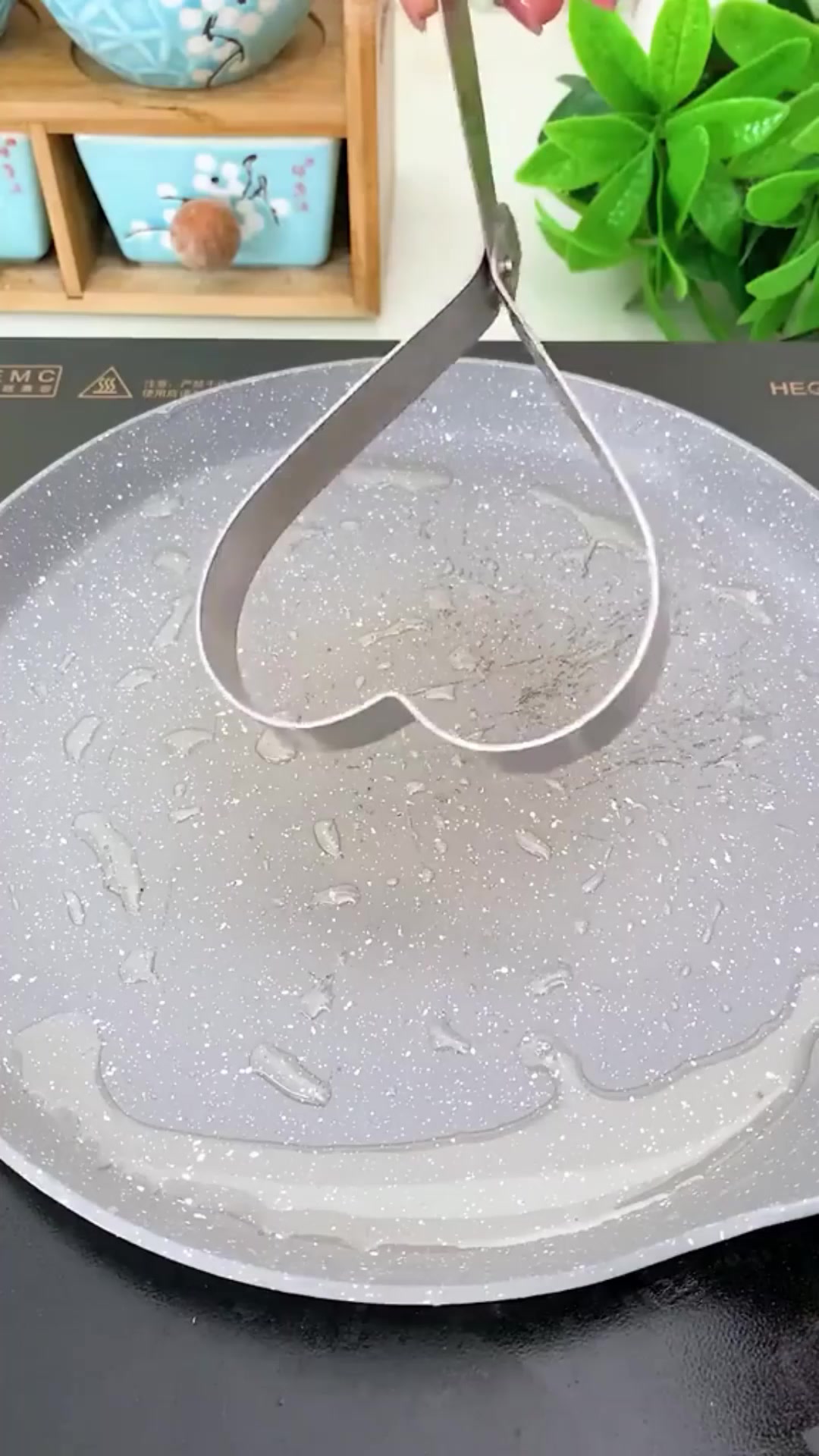 Unlock the secret to effortless style—shop our limited-time collection before it’s gone! #cookathome #familycooking #kitchenmusthave #easterfood #hexcladcookware #easychristmascookies #holidaybakingfun #easterpotluck #theoriginalgreenpan #easterrecipes