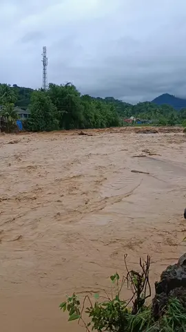 jembatan gunung Nago putus#viral #becanabanjir#padang @ANITA SYAHARA 🥰 @xyyyzy_laa @Olipye @WILLIE SALIM @Pstorepadangg @Sumbar Smartphone Premiere 
