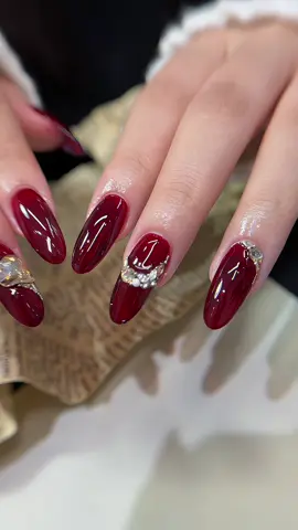 Màu xinhh xỉu ạ. Màu đỏ rượu đỏ cherry lên tay tôn da lắm nhaa#hoameu #nailthainguyen #donail 