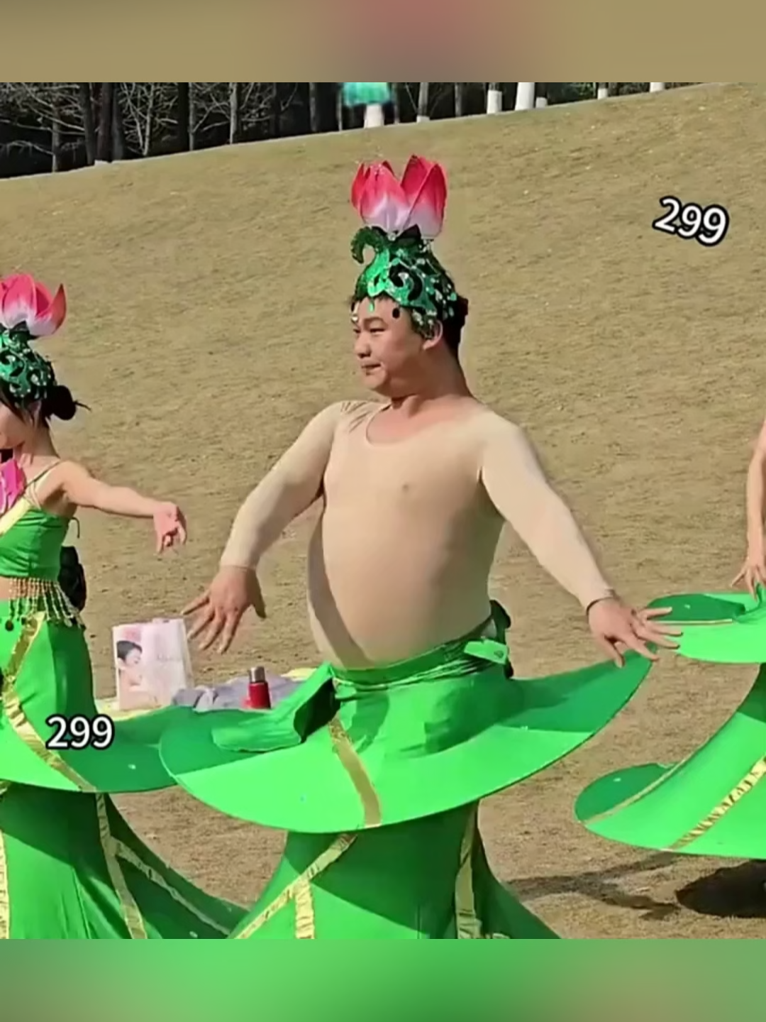 Kolagen + EMAS 24K dalam 1 cream! Kulit kencang & glowing mewah hanya dalam hitungan hari! 🌟Formula REVOLUSIONER dari Emas & Kolagen! Mengangkat & mengencangkan kulit lebih efektif. 🔬Lawan 7 Tanda Penuaan! Dari kerutan sampai garis halus, semua bisa teratasi. 💪Pakai semalam, bangun dengan kulit lebih halus & kenyal! 