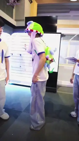 lucuuuu bangetttt diajarin papa jimmy megang tas hahaha #sea_tawinan  #jimmyyjp  #jimmysea  #avocean 