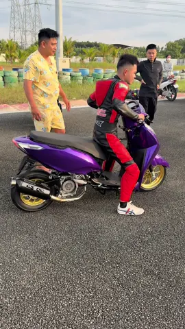 Lên sân mà Ảnh chơi bô êm đít zin luôn mới dữ..🤣🤣#lead125 #scootervietnam🇻🇳 