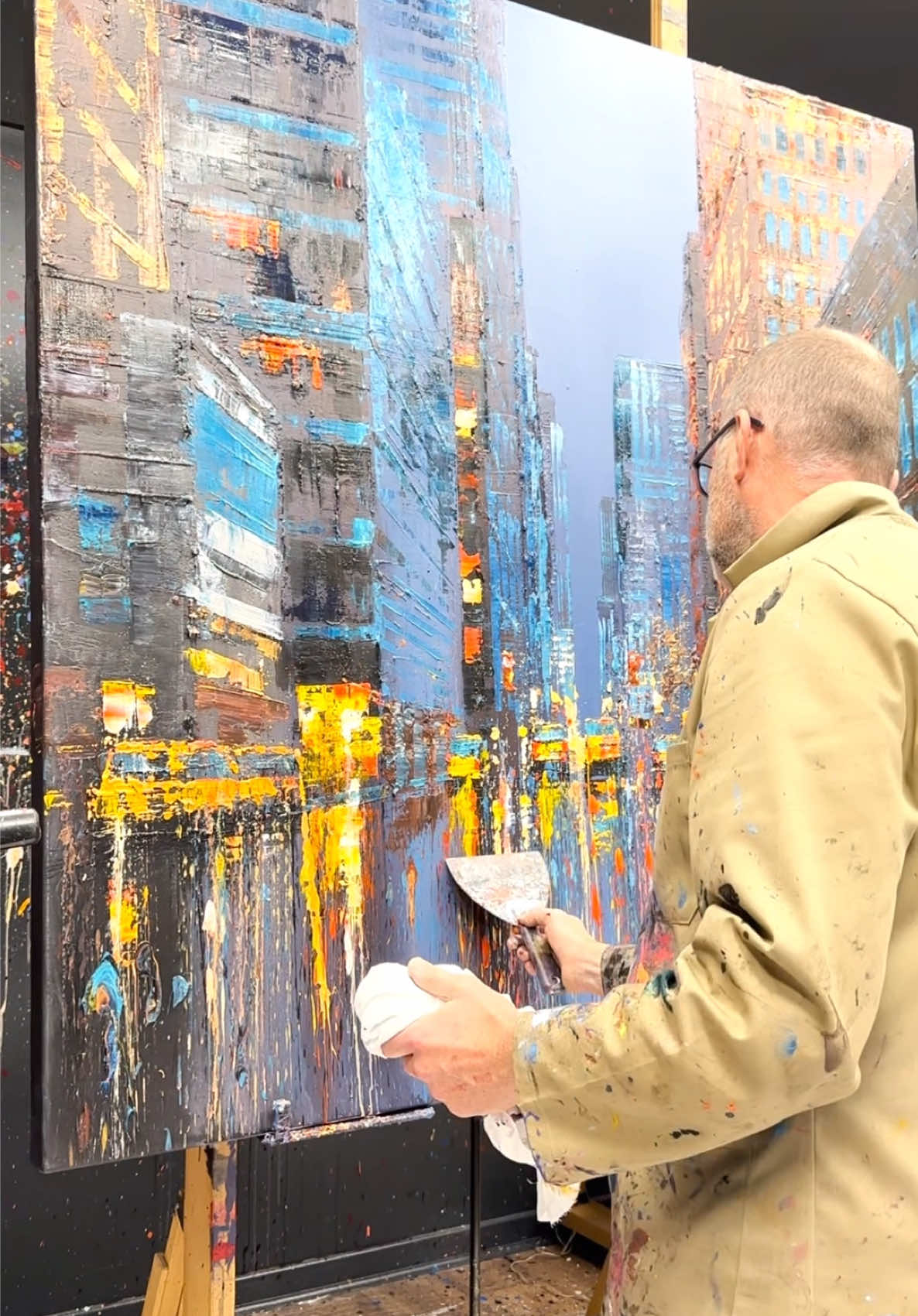 Painting the glowing lights and taxis of New York 🚖🌃 #artist #art #paintingprocess #newyork #cityscapeart 