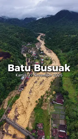 Kondisi terkini direkam dari udara di Batu Busuak, Kelurahan Lambung Bukit, Kecamatan Pauh, Kota Padang. (Kamis, 27 November 2025) #padang #batubusuak #banjir