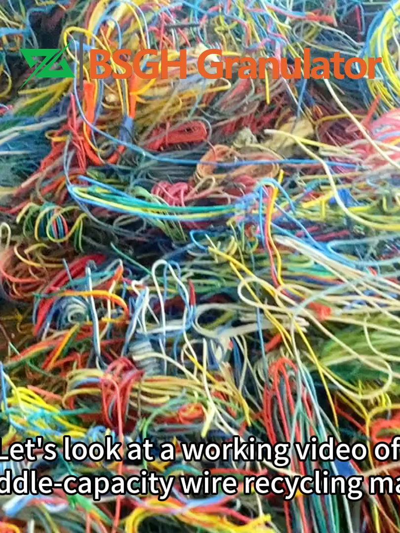 Middle-capacity cable granulator machine process square wires.