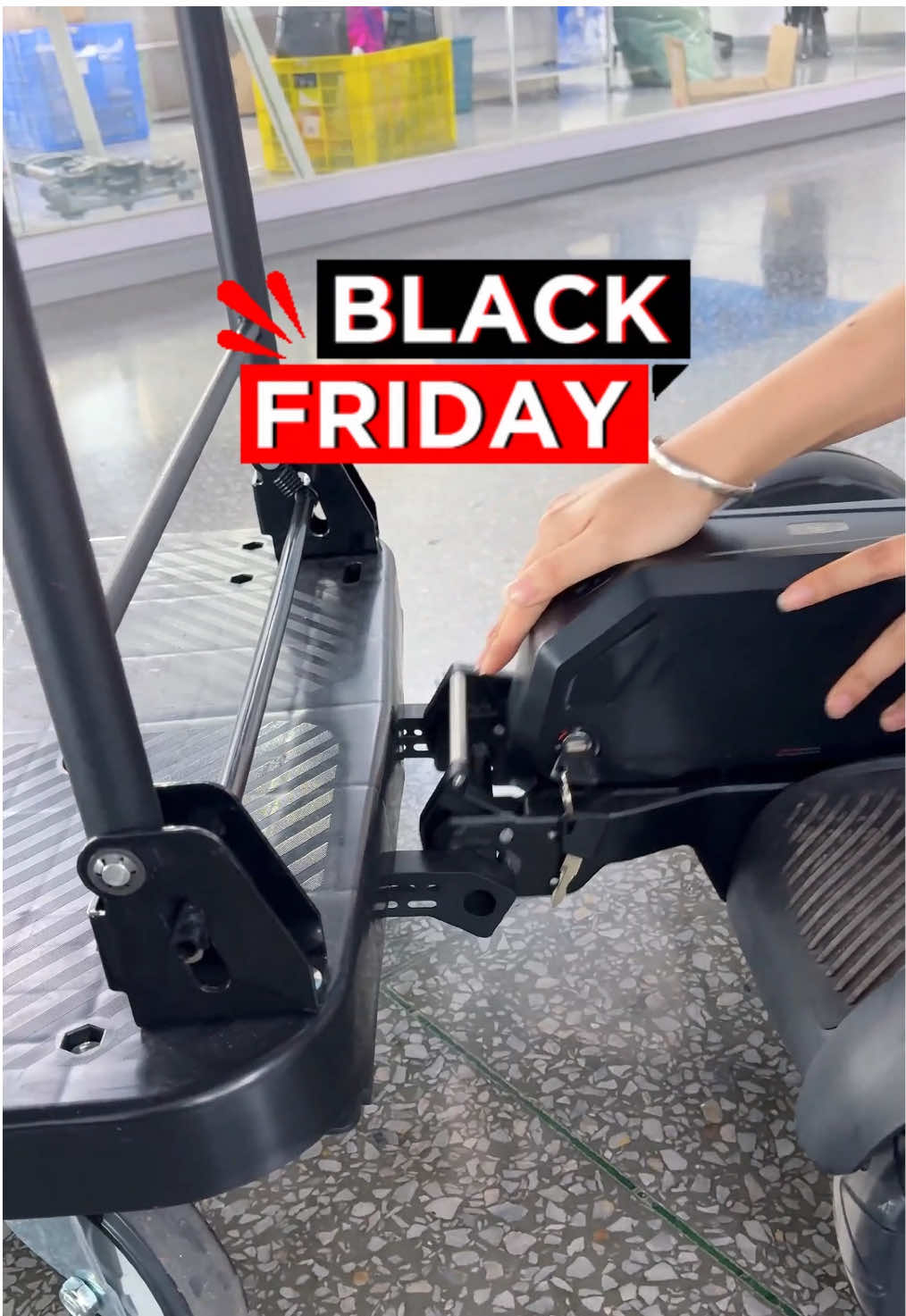 Get ready to save BIG! Up to $200 OFF ET300P2 this BFCM. Don’t miss out!  #xstoclimbers #heavydutytrucks #handtruck #platformcarts #blackfridaydeals 