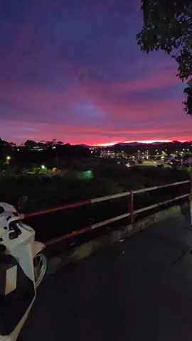 Hoàng hôn Đà Lạt 5h40 Ngày 27/11. Đẹp quá cả nhà mình ơi. #reviewdalat #giatgiaydalat #reviewbđsdalat 