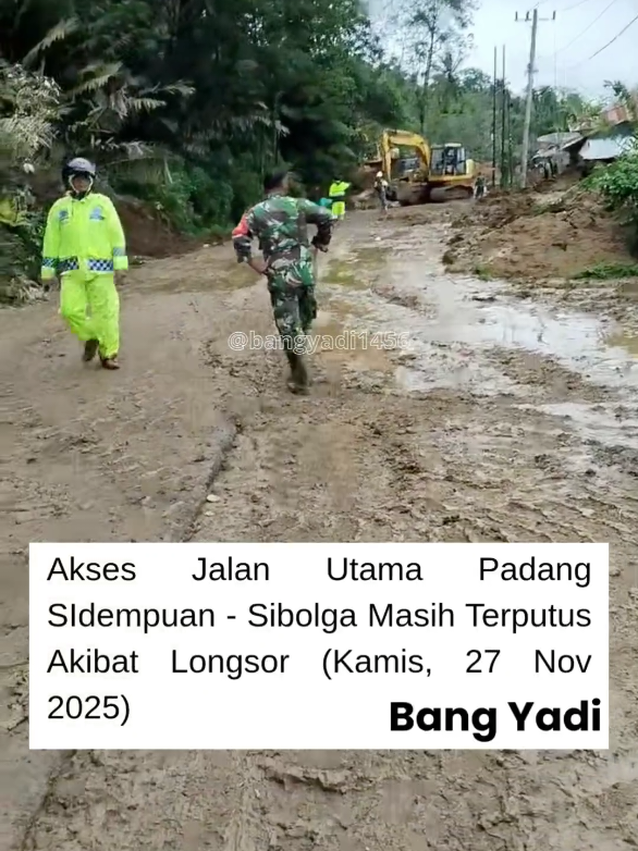 Berikut adalah Update Terkini (Per Kamis Sore, 27 November 2025) mengenai kondisi di Sibolga, Tapanuli Tengah (Tapteng), dan sekitarnya. Situasi saat ini masih SANGAT KRITIS dan berstatus DARURAT. 1. Kondisi Akses Jalan (LUMPUL TOTAL)  • Jalur Sidempuan - Sibolga:    • Status: PUTUS TOTAL.    • Lokasi: Titik longsor parah berada di kawasan Parsalakan (Kecamatan Angkola Barat, Tapsel) dan Desa Sibangkua Tobotan. Material longsor menutupi seluruh badan jalan sehingga kendaraan roda 4 maupun roda 2 tidak bisa melintas.  • Jalur Tarutung - Sibolga:    • Status: Juga dilaporkan LUMPUH.    • Penyebab: Longsor besar terjadi di beberapa titik (termasuk kawasan Adiankoting dan Sitahuis). Alat berat sedang bekerja, namun hujan yang masih turun mempersulit pembersihan. 2. Kondisi Kota Sibolga & Tapanuli Tengah  • Banjir & Longsor Susulan: Beberapa wilayah di Kota Sibolga dan Pandan (Tapteng) masih tergenang banjir. Longsor juga menghantam pemukiman warga di daerah perbukitan.  • Komunikasi Terganggu: Jaringan telepon dan internet di sebagian besar wilayah Sibolga dan Tapteng mengalami gangguan (sinyal hilang/putus-nyambung) akibat menara telekomunikasi dan listrik yang terdampak bencana.  • Korban Jiwa: Laporan sementara menyebutkan sudah ada korban menin**al dunia baik di Sibolga (akibat longsor menimpa rumah) maupun Tapteng. Tim SAR gabungan masih melakukan pencarian korban yang dilaporkan hilang. 3. Imbauan Penting  • JANGAN MEMAKSA MELINTAS: Bagi Anda yang berencana bepergian dari Medan ke Sidempuan (via Sibolga) atau sebaliknya, SEGERA BATALKAN atau TUNDA. Jangan terjebak di jalan karena antrian kendaraan sudah sangat panjang dan lokasi tidak aman.  • Waspada Hoaks: Karena sinyal susah, informasi simpang siur banyak beredar. Pastikan memantau info resmi dari BPBD atau kepolisian setempat. #PrayForSumut #SibolgaBerduka #Tapteng #LongsorParsalakan #InfoJalanSumut #infosibolga #UpdateTerkini #viralvideo #fyp #bangyadi🗿 