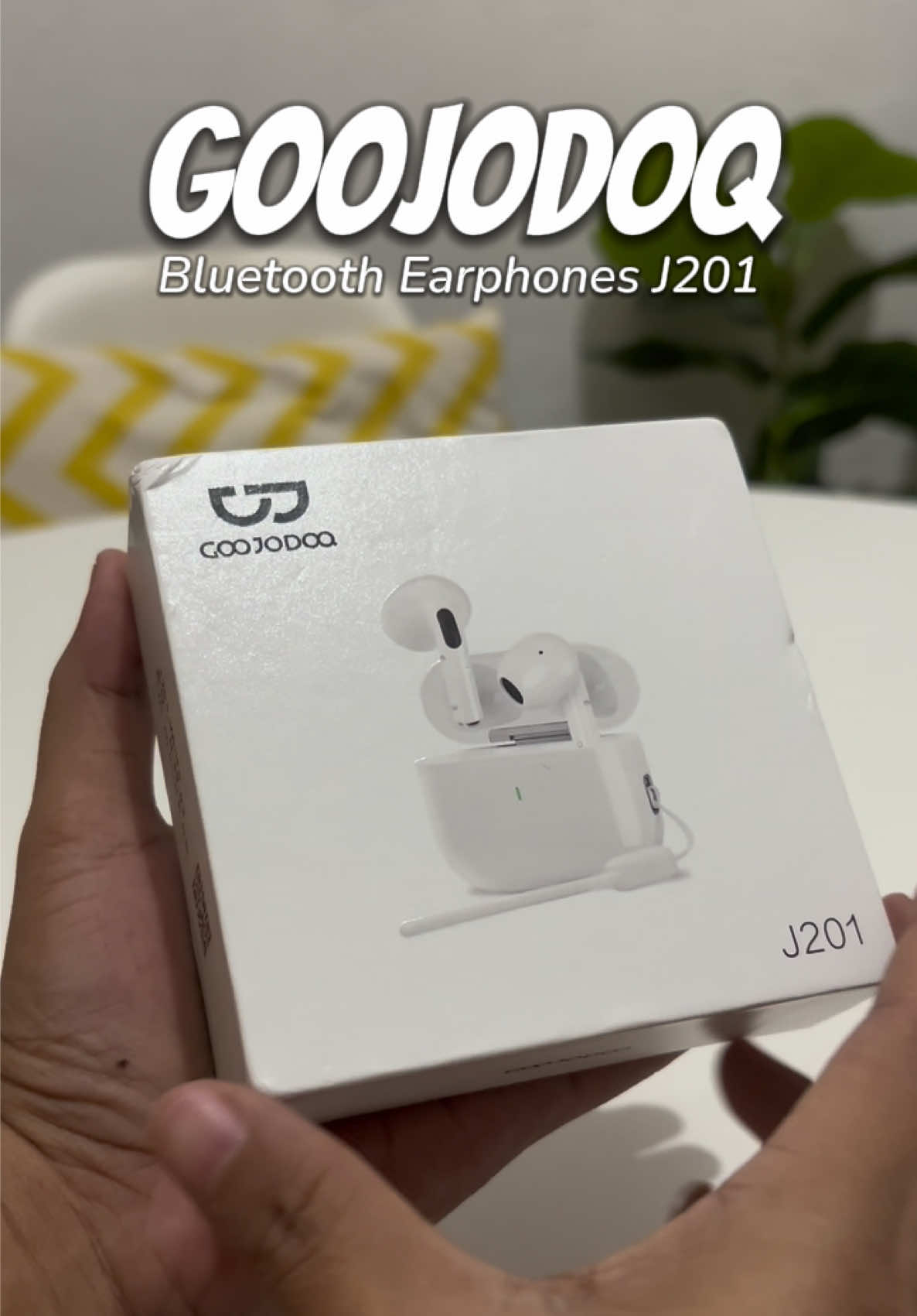 Ito ang Bluetooth Earphones na easy to connect, ang linaw ng audio, may smooth touch function at ang tagal pa ma lowbat! sulit bilhin for listening music or even for calls.  #goojodoqearphone #musiclovers #giftidea #earbuds #bluetoothearphone 