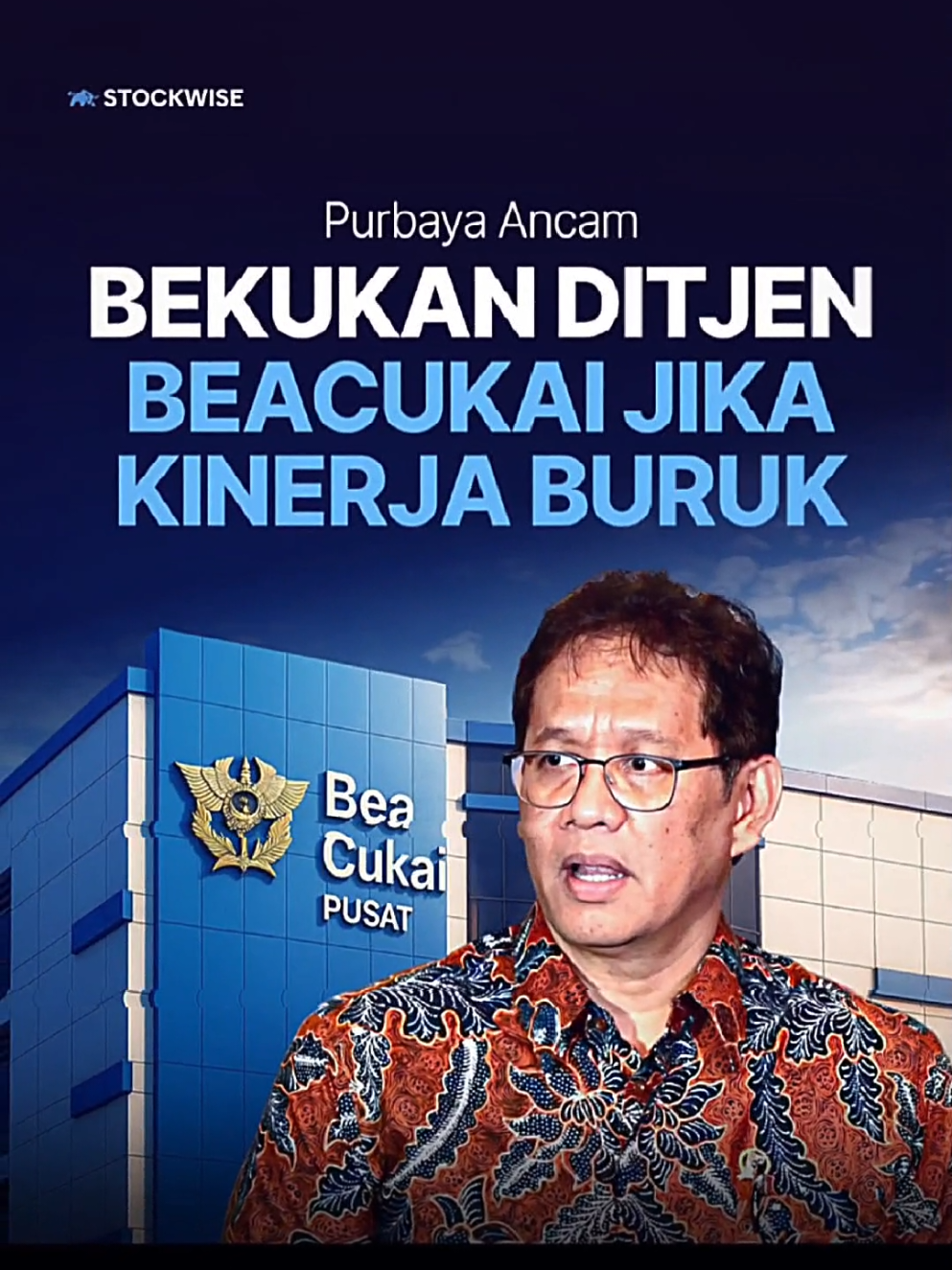 Purbaya Yudhi Sadewa mengeluarkan ultimatum keras untuk Direktorat Jenderal Bea dan Cukai. Ia menegaskan bahwa DJBC hanya punya waktu 1 tahun untuk memperbaiki citra dan kinerjanya yang selama ini dinilai buruk oleh publik maupun pemerintah. Jika tidak ada perubahan signifikan, Purbaya siap membekukan Bea Cukai dan mengalihkan fungsi pengawasan ke pihak swasta seperti SGS Swiss, yang pernah digunakan Indonesia pada era sebelumnya. Ancaman ini bukan basa-basi bahkan sekitar 16.000 pegawai Bea Cukai bisa terdampak. 😮⚠️ Di sisi lain, Purbaya juga membuka pintu bagi perubahan. Ia mendorong reformasi besar besaran dengan digitalisasi dan teknologi AI untuk mendeteksi penyimpangan seperti under-invoicing. Pemerintah ingin proses impor-ekspor lebih bersih, transparan, dan profesional. Ultimatum ini sekaligus sinyal kuat bahwa era “main-main” di bea cukai sudah selesai. Yang tidak mampu berbenah, akan tersingkir. 🔍🚀🇮🇩 #andryhakim #stockwise 