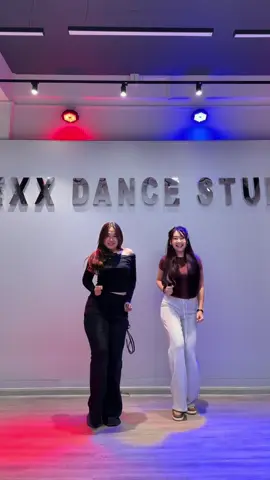 ဆရာမနဲ့ က😁❤️ကတတ်ဘူးလို့မပြောနဲ့နော် သင်တန်းတက်တာဒီနေ့မှ 3ရက်ပဲရှိသေးတယ်🤣အကပါရမီမပါတဲ့လူကို စိတ်ရှည်ရှည်နဲ့သင်ပေးတဲ့ဆရာမကိုတော့ တော်တော်ကိုလေးစားပြီးကျေးဇူးတင်ပါတယ်လို့😘@Rina🐰🦋🌈 