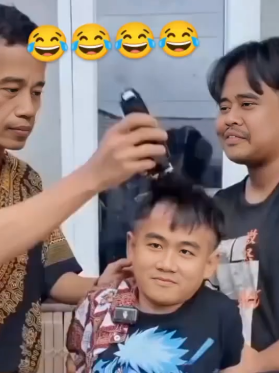 @Joko Widodo  @gibran_rakabuming  @bobbynasution_  #wiwi #mukidi ##mulyono #fufufafa #samsul 