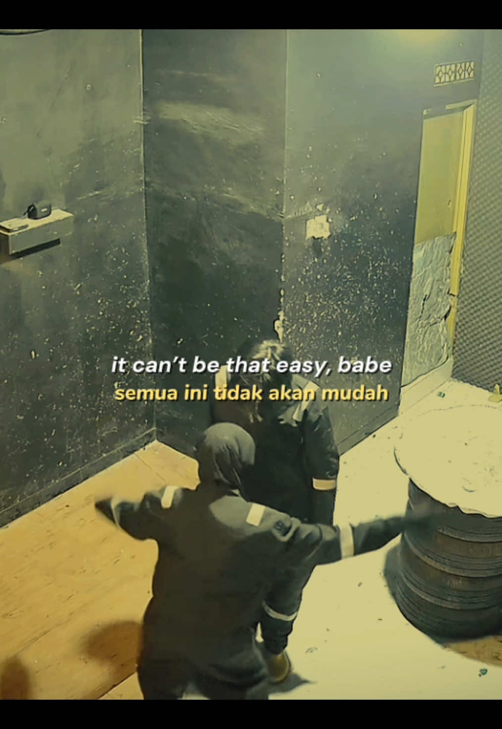 Ada seseorang yang akhirnya peduli, tapi rasanya semuanya udah terlambat. Kamu udah sampai titik paling gelap, terlalu lelah buat ngerasain apa pun lagi. Nggak perlu jelasin apa pun. Datang. Lepasin. Semua di Funfury. #funfury #rageroom #malang #breakroom #MentalHealth 