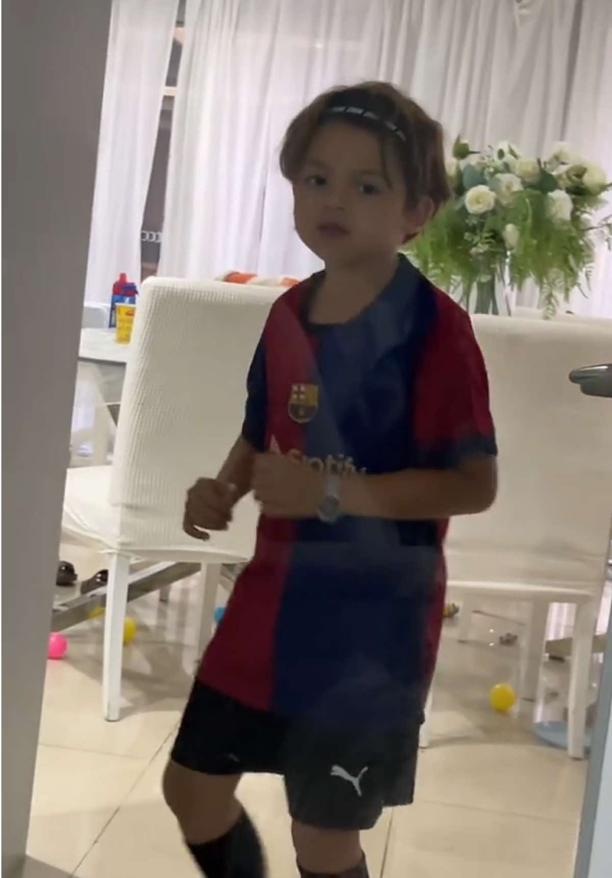 Kadang Madrid kadang Barca kadang suka dua” nya 😅😆 namanya anak kecil masih suka ganti” ya guys 💖💖💖 #lamineyamal #barcelona 