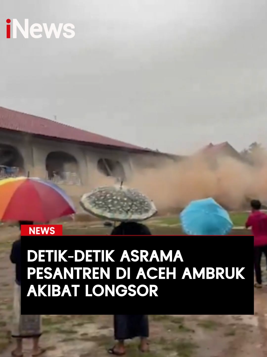 Gedung asrama putra Pesantren Najmul Hidayah Al Aziziyah di Meunasah Subung Cot Meurak Blang, Bireuen, Aceh, ambruk ke sungai akibat longsor viral di media sosial.  Bangunan di tepi sungai itu runtuh setelah longsor akibat arus deras. Beruntung para santri sudah lebih dulu diungsikan ke masjid pesantren,sehingga tidak ada korban jiwa dalam insiden ini. Baca selengkapnya di sini:  https://www.inews.id/ #ViralAceh #Longsor #BencanaAlam #Pesantren #AsramaRoboh #PesantrenRoboh