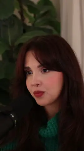 عيناك تحمل في سكونهما 🖤 #انا_صدق #خواطر #شعر #CapCut 