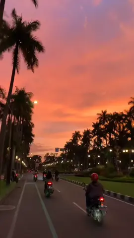 Satu pesanmu hari ini»» #Sunset#idjenboulevard #malang 