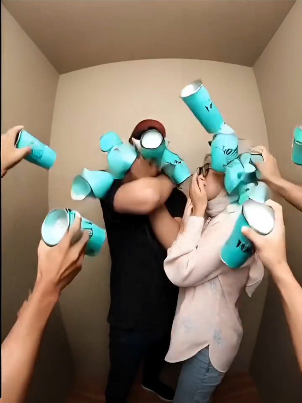 selamat ya Anita dan suami. udah keturutan panen Tumblr Tuku dari netijen.  #tuku #tumblr #kai #commuterline #pecat 