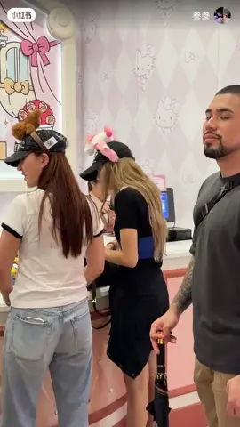 *fans going crazy and screaming* lisa: ✋🏻🤫 #LISA #LALISA #LLOUD #lisablackpink #fyp 